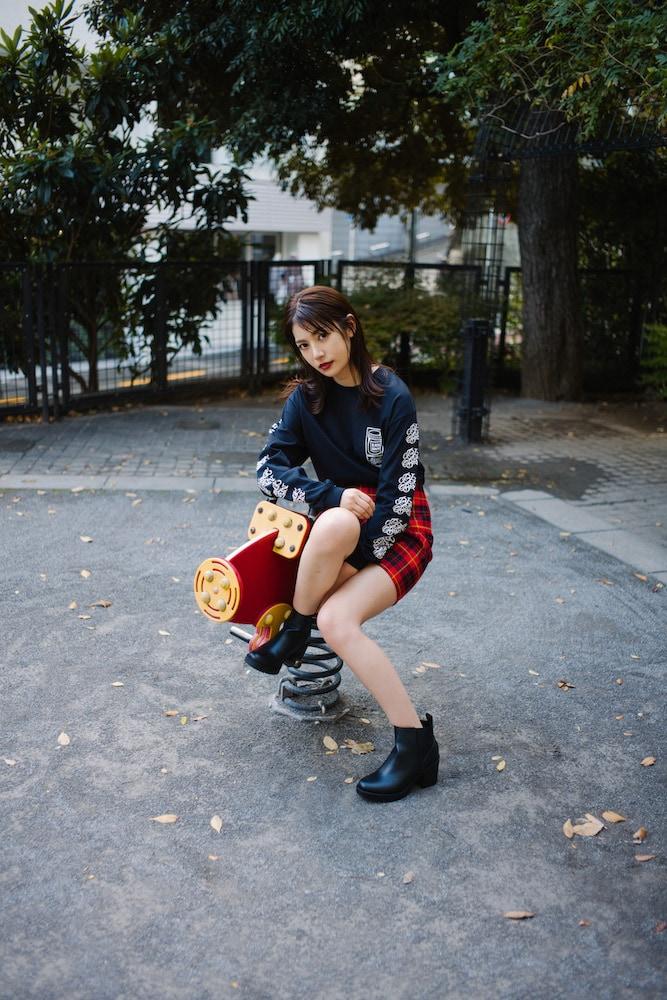 The wind turns the leaves away.