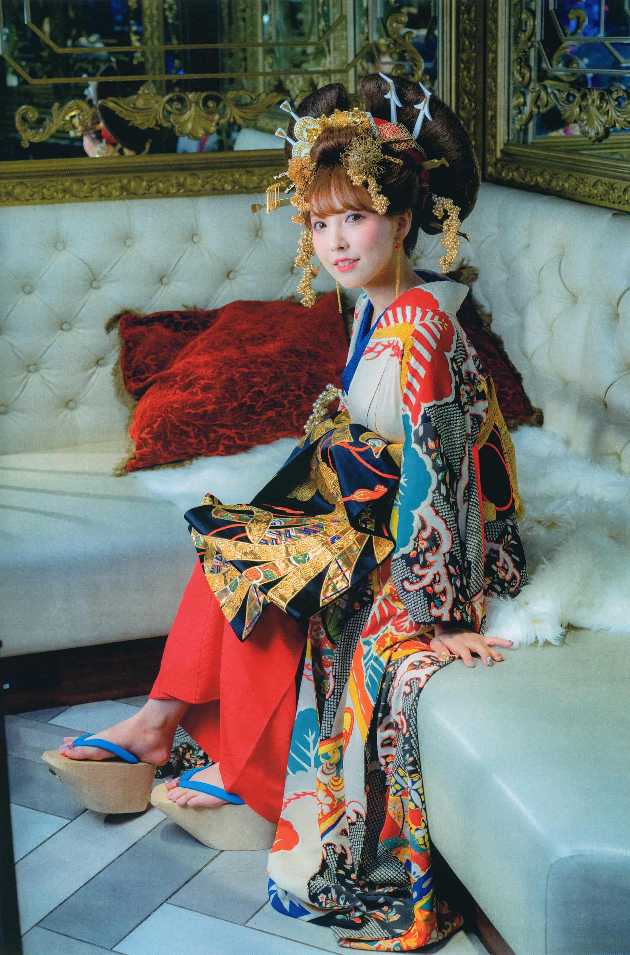 The residual image of the green highway sign precipitated in the cold tea at the bottom of the cup, and the vibrating Adam's apple burned out the twentieth scale on the wall of the cup